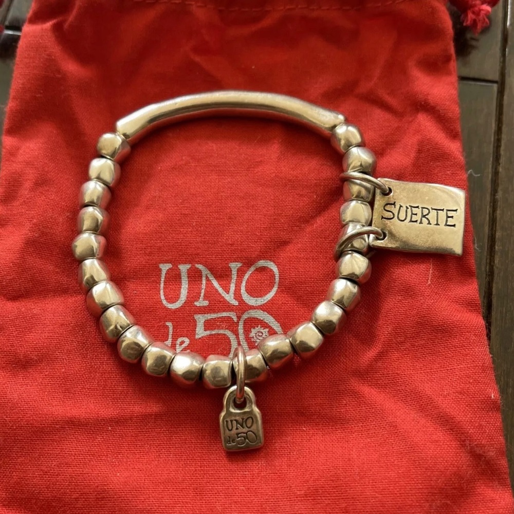 UNO de 50 Silver-Tone Beaded Bracelet with 'Suerte' Tag
